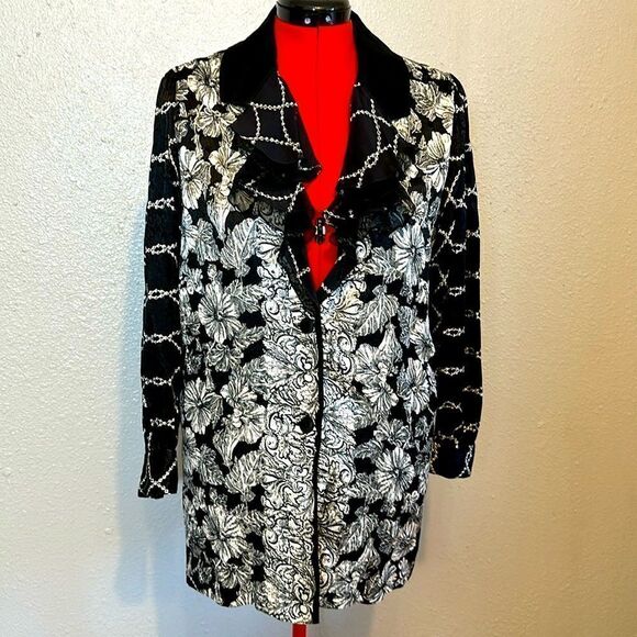 Diane Freis women’s silk floral two button blouse. No size tag - Picture 1 of 9